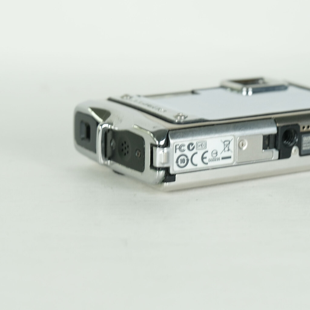 OLYMPUS μTOUGH 8000 シルバーの出品 | ONE SCENE（ワンシーン）