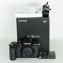 FUJIFILM X-S10