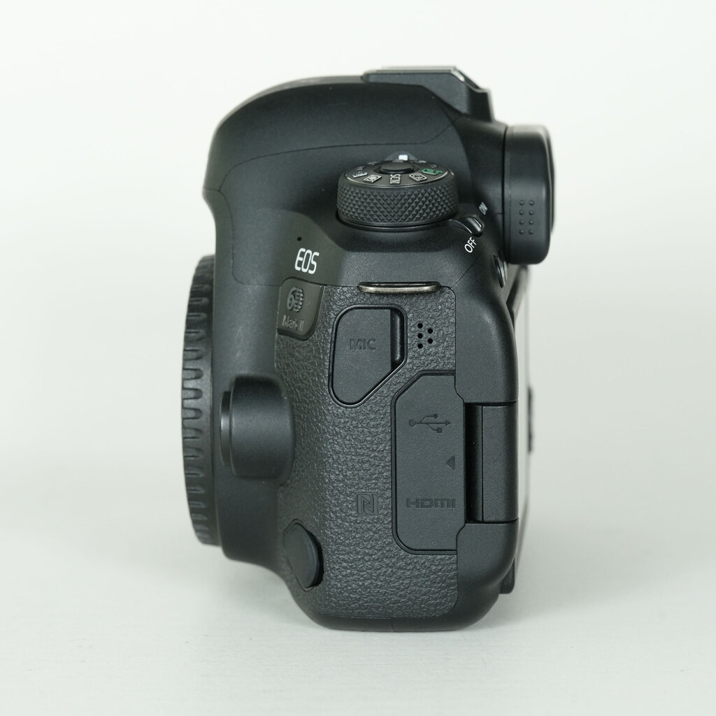 Canon EOS 6D Mark II [�{�f�B]