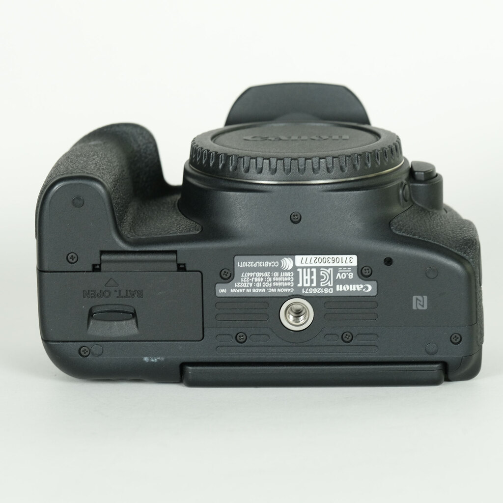 Canon EOS Kiss X8i Canon EOS Kiss X8i