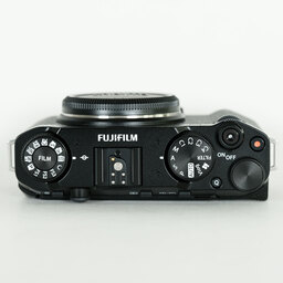 FUJIFILM X-M5