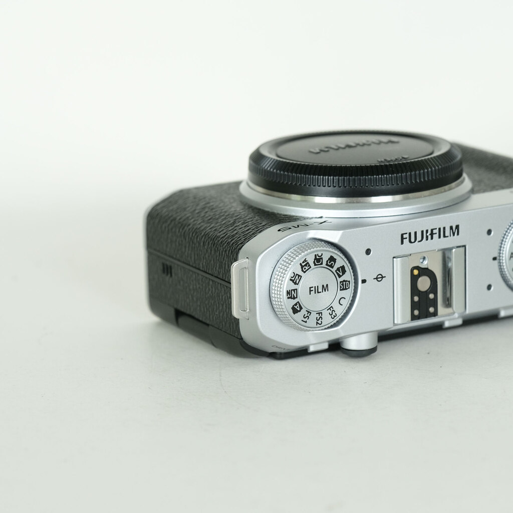 FUJIFILM X-M5