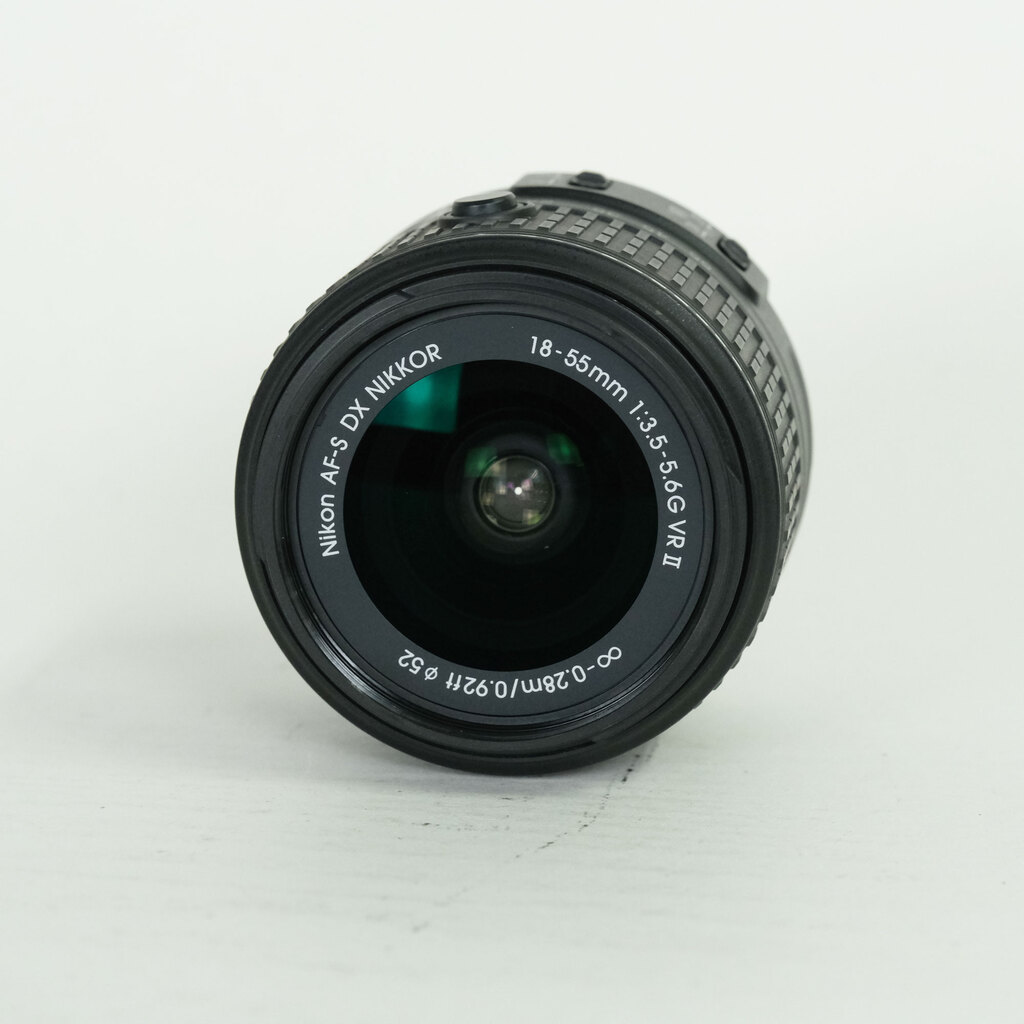 Nikon AF-S DX NIKKOR 18-55mm f3.5-5.6G VR II Nikon AF-S DX NIKKOR 18-55mm f3.5-5.6G VR II