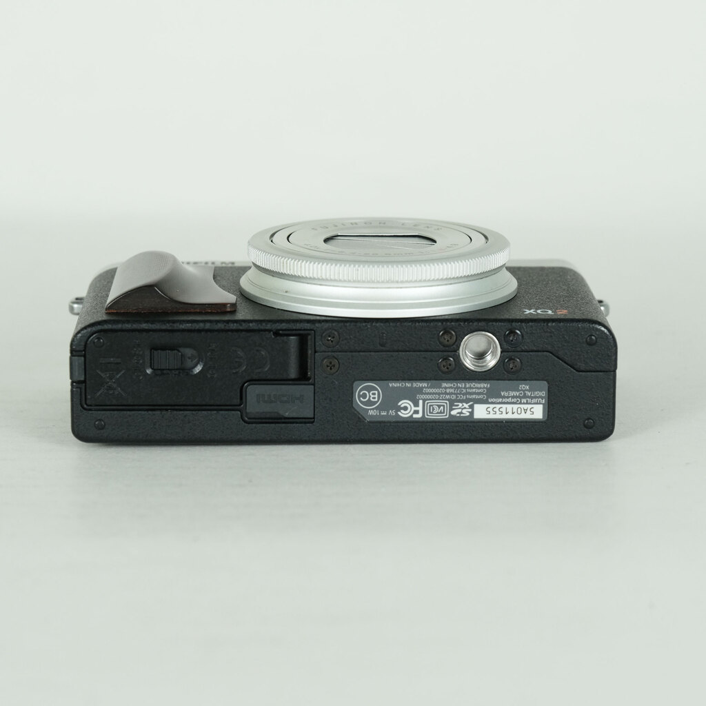 FUJIFILM XQ2 シルバーの出品 | ONE SCENE（ワンシーン）