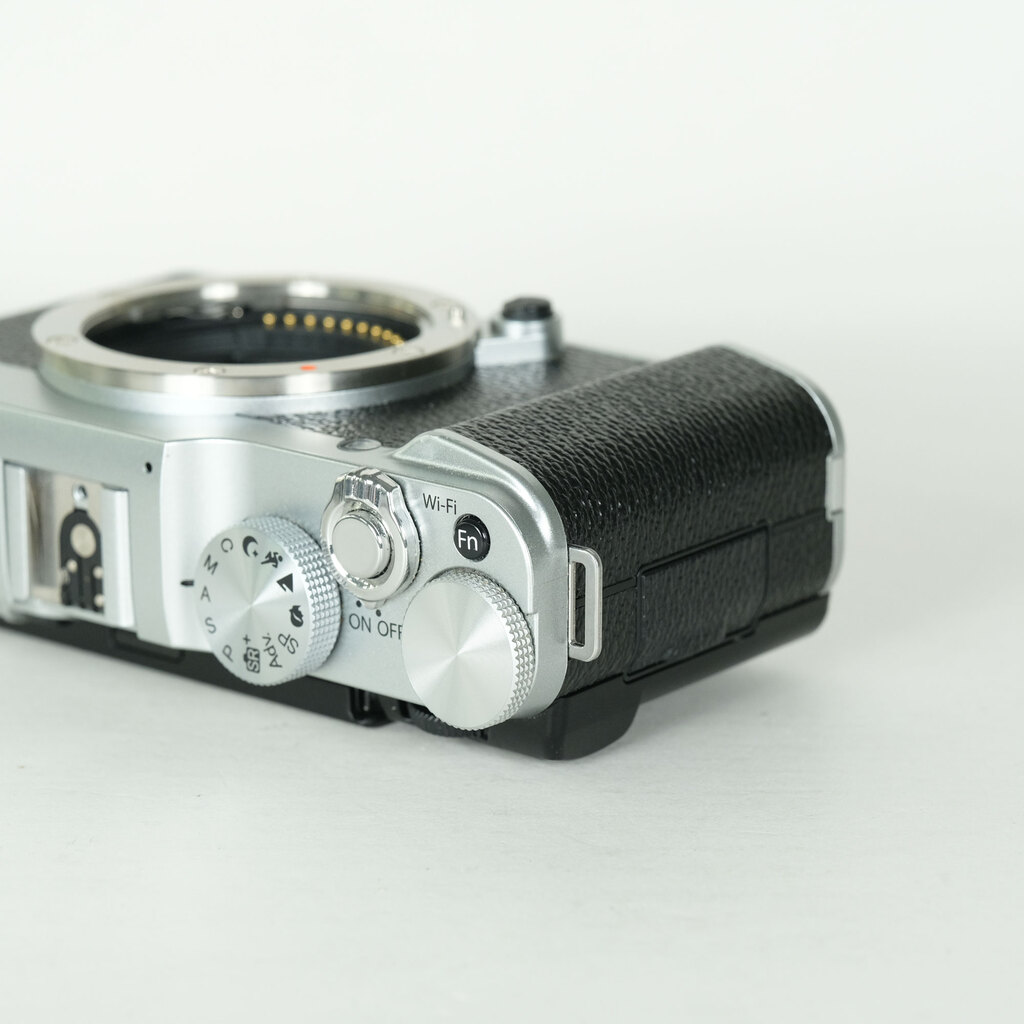 FUJIFILM X-A2 ボディ シルバーの出品 | ONE SCENE（ワンシーン）