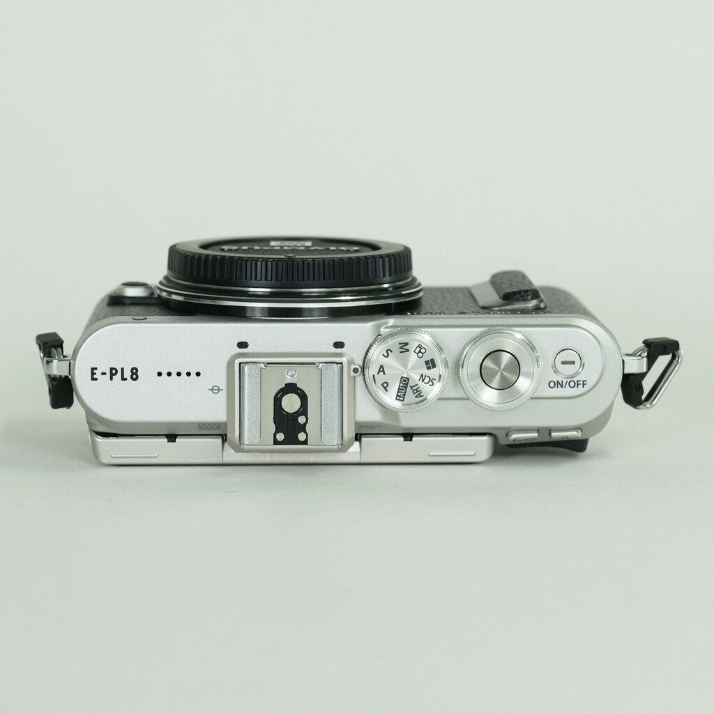 OLYMPUS PEN E-PL8