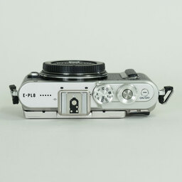 OLYMPUS PEN E-PL8