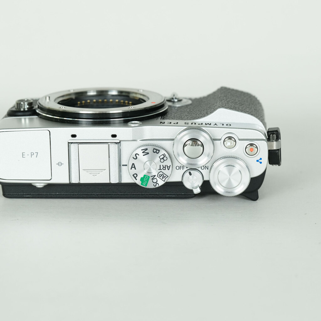 OLYMPUS PEN E-P7