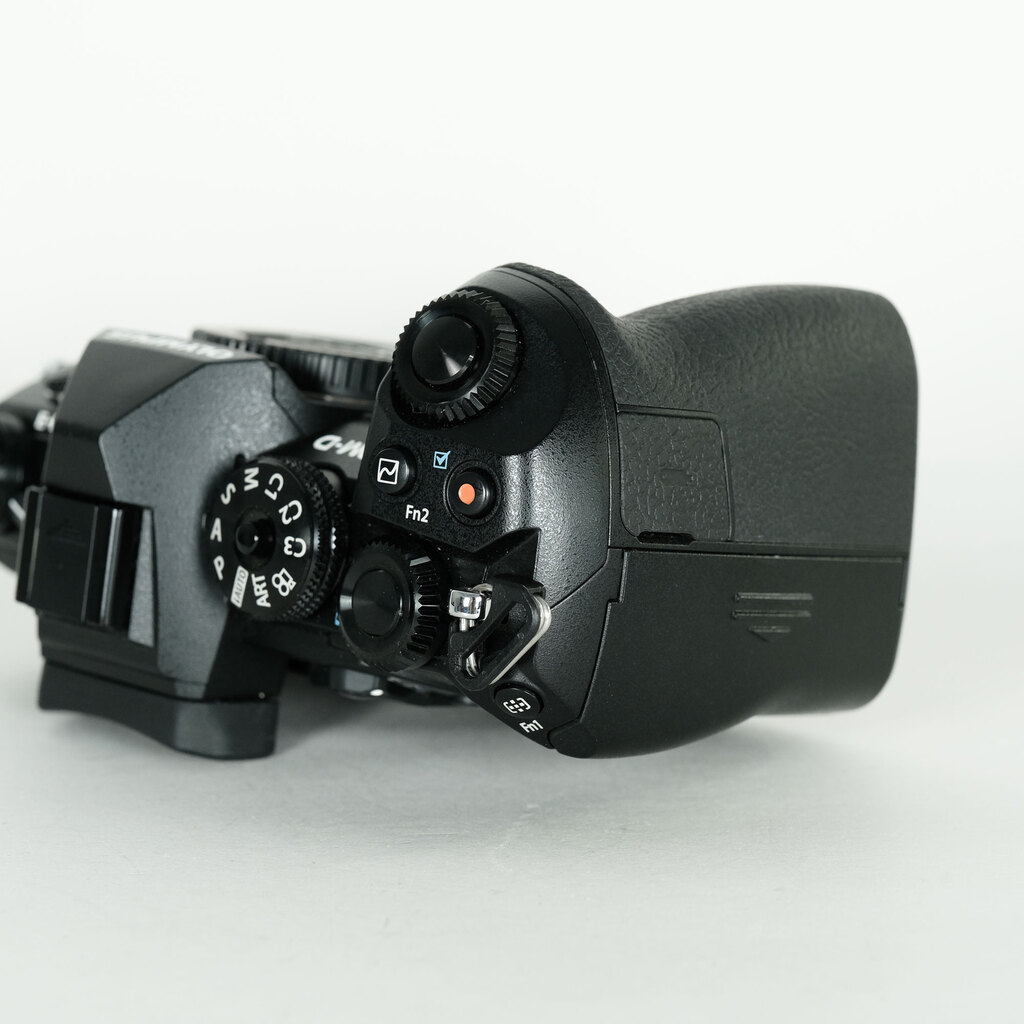 OLYMPUS OM-D E-M1 Mark II