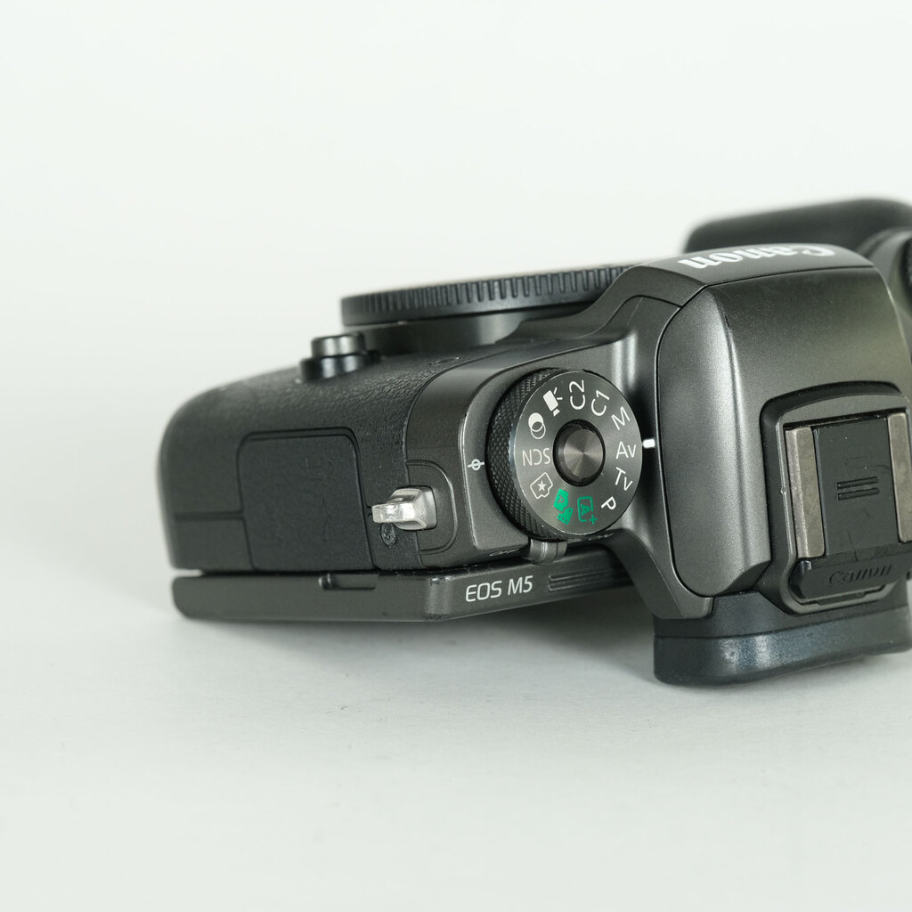 Canon EOS M5 Canon EOS M5