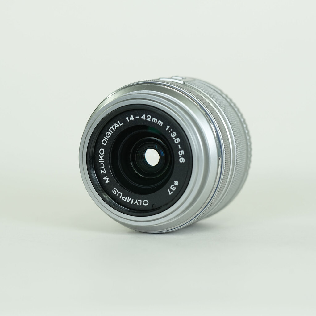 OLYMPUS M.ZUIKO DIGITAL 14-42mm F3.5-5.6IIR シルバー