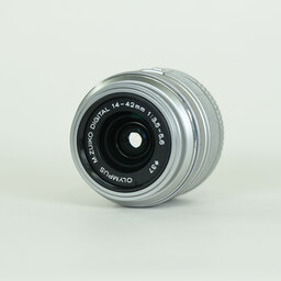 OLYMPUS M.ZUIKO DIGITAL 14-42mm F3.5-5.6IIR シルバー