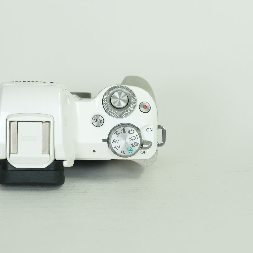Canon EOS Kiss M