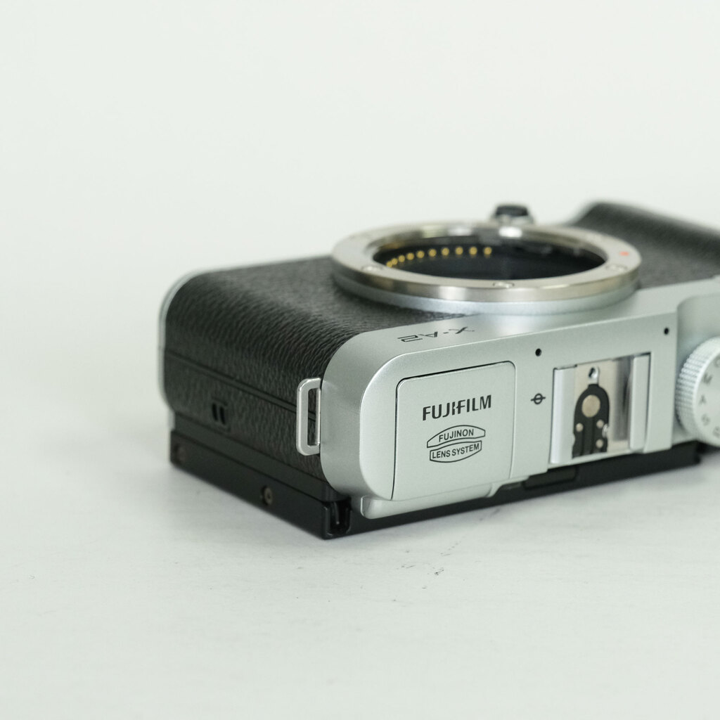 FUJIFILM X-A2 ボディ シルバー