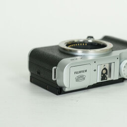 FUJIFILM X-A2 ボディ シルバー