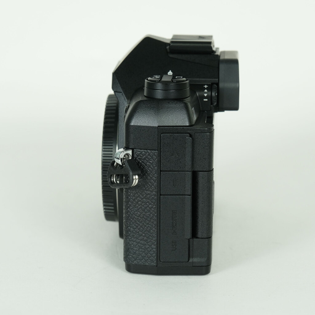 OM SYSTEM OM-5 Mark II �{�f�B �u���b�N