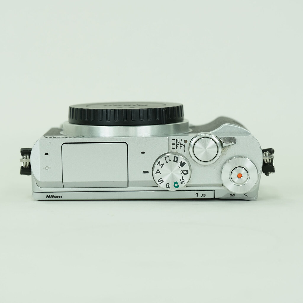 Nikon Nikon1 J5 ボディ シルバー Nikon Nikon1 J5 ボディ シルバー