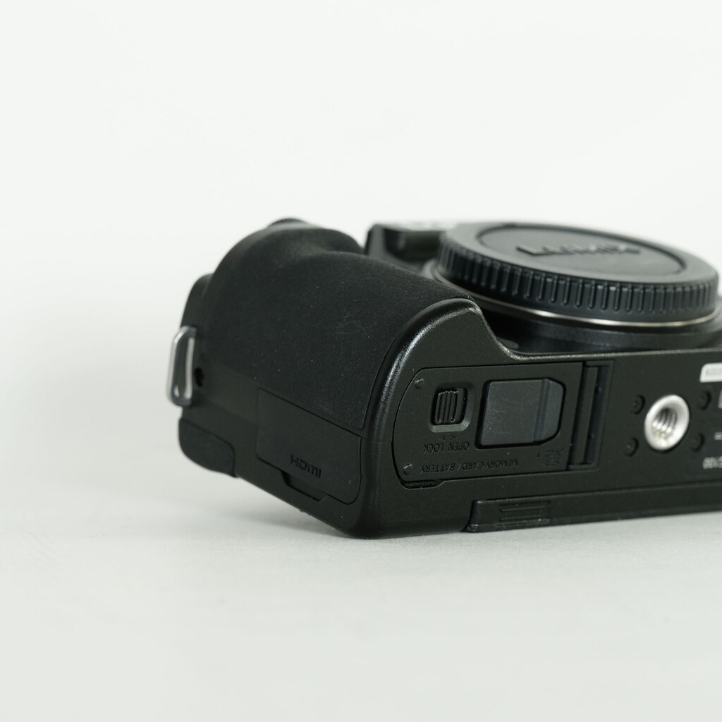 Panasonic LUMIX DC-G100V 標準ズームレンズ ＋ トライポッドグリップキット