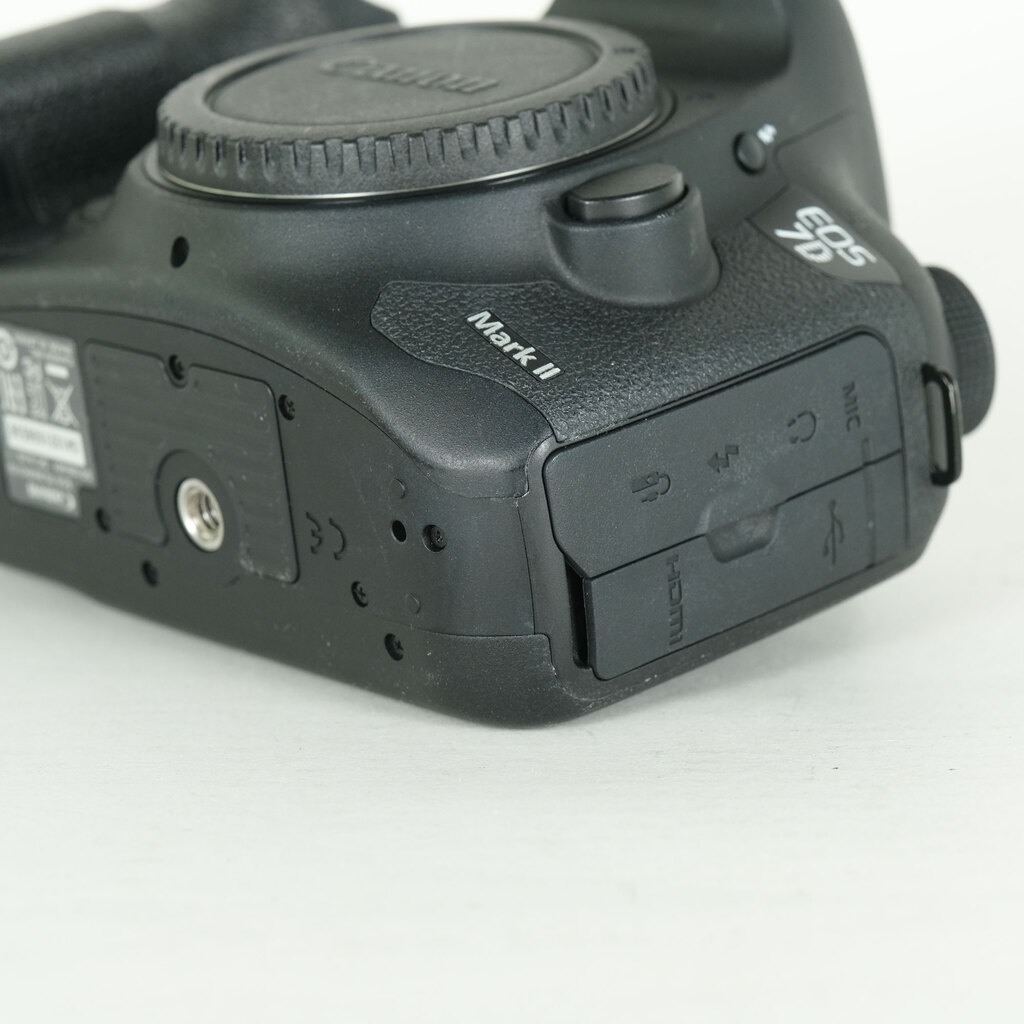 Canon EOS 7D Mark IIの出品 | ONE SCENE（ワンシーン）