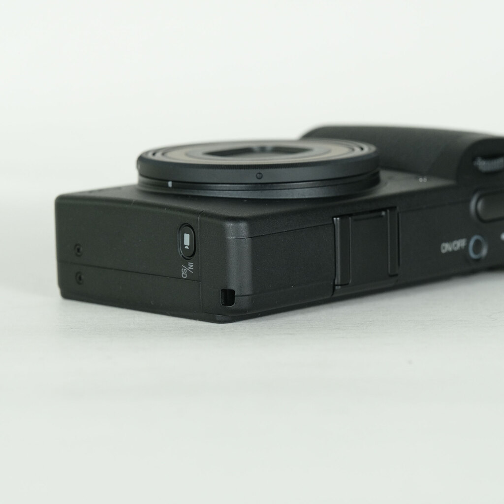 RICOH GR IV Monochromeの出品 | ONE SCENE（ワンシーン）