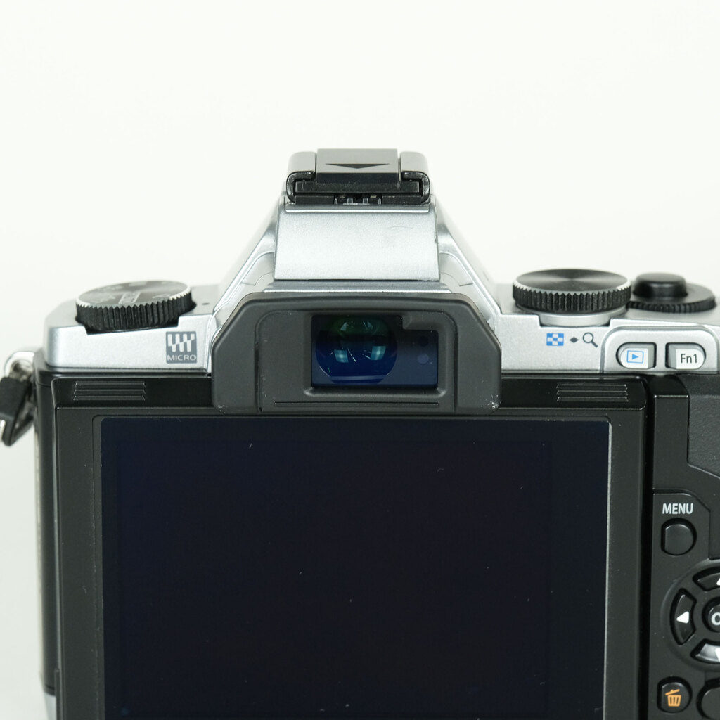 OLYMPUS OM-D E-M5 ボディ シルバー OLYMPUS OM-D E-M5 ボディ シルバー