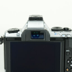 OLYMPUS OM-D E-M5 ボディ シルバー OLYMPUS OM-D E-M5 ボディ シルバー