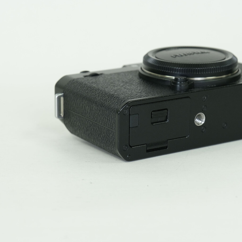 FUJIFILM X-E4