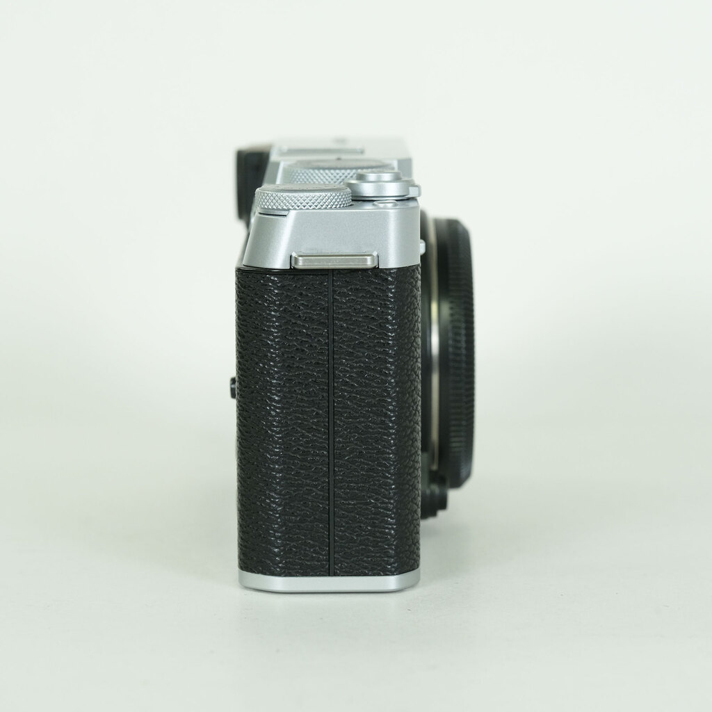 FUJIFILM X-E4 FUJIFILM X-E4