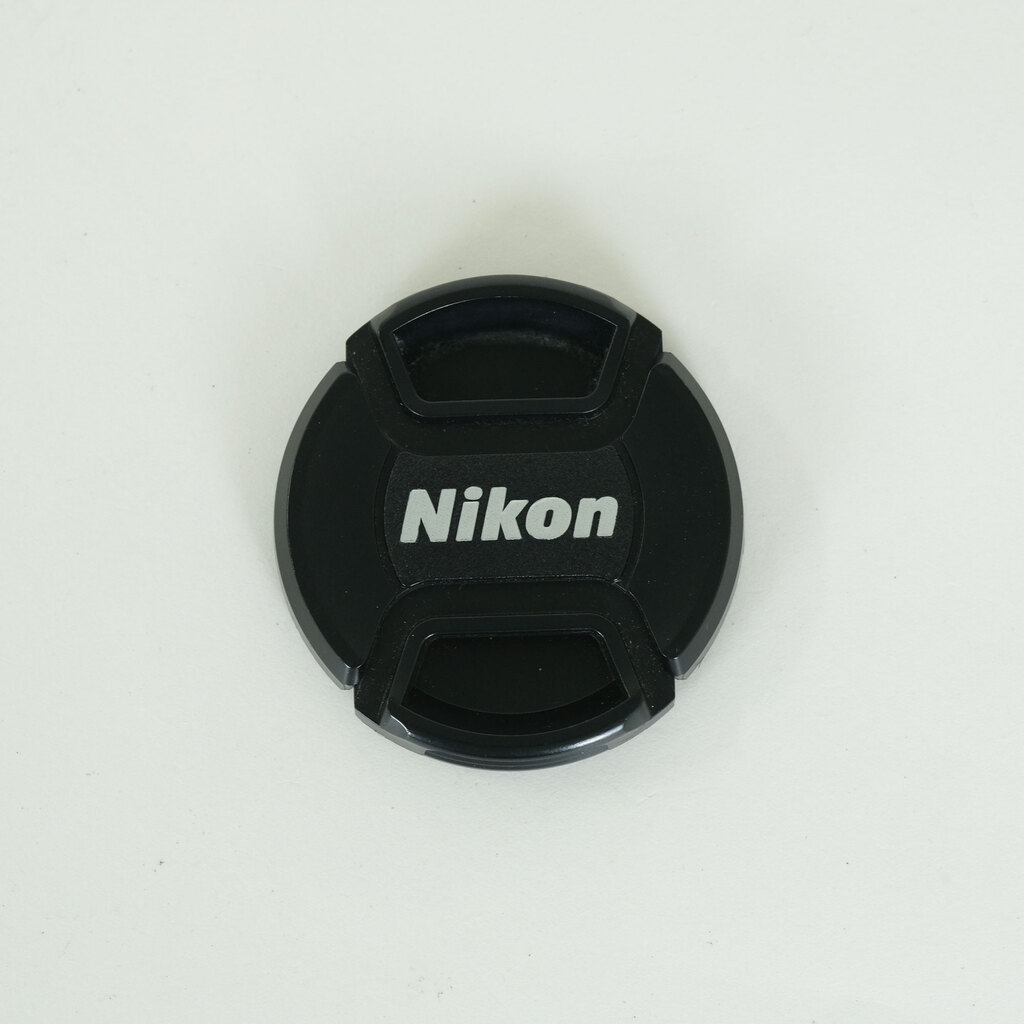 Nikon AF-S DX VR Zoom-Nikkor 55-200mm F4-5.6G IF-ED Nikon AF-S DX VR Zoom-Nikkor 55-200mm F4-5.6G IF-ED