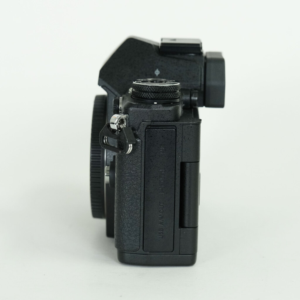 OLYMPUS OM-D E-M5 Mark II