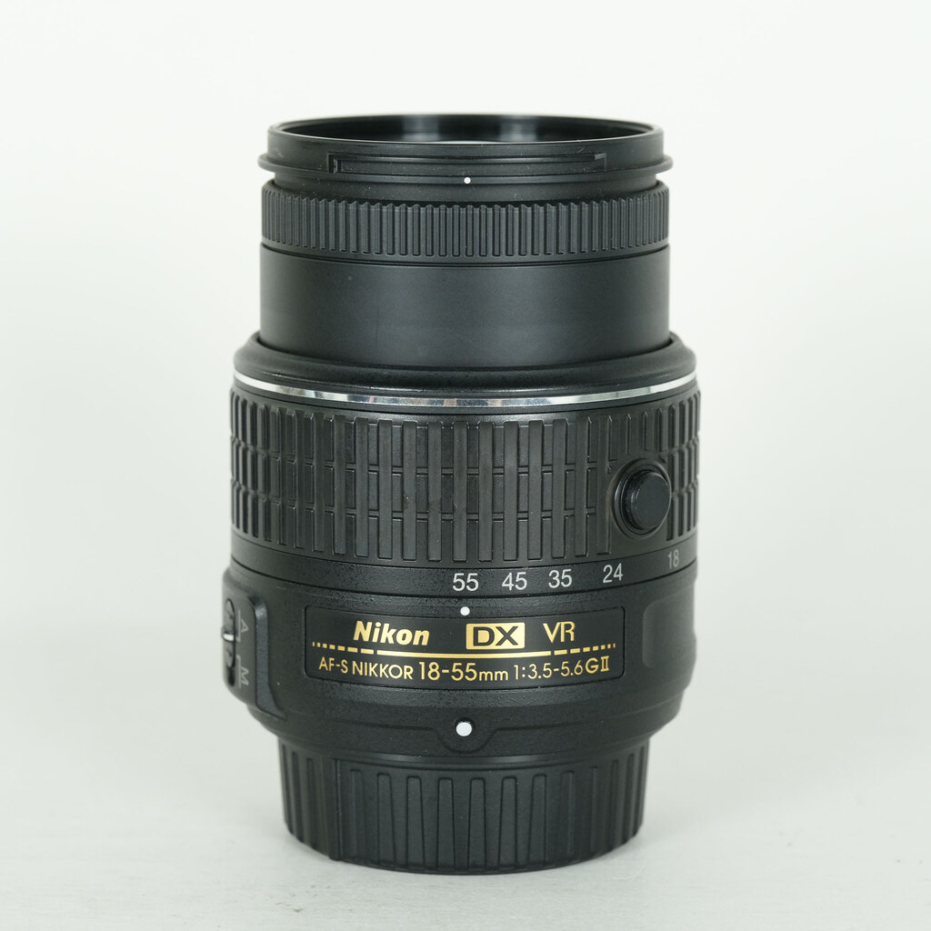 Nikon AF-S DX NIKKOR 18-55mm f3.5-5.6G VR II Nikon AF-S DX NIKKOR 18-55mm f3.5-5.6G VR II
