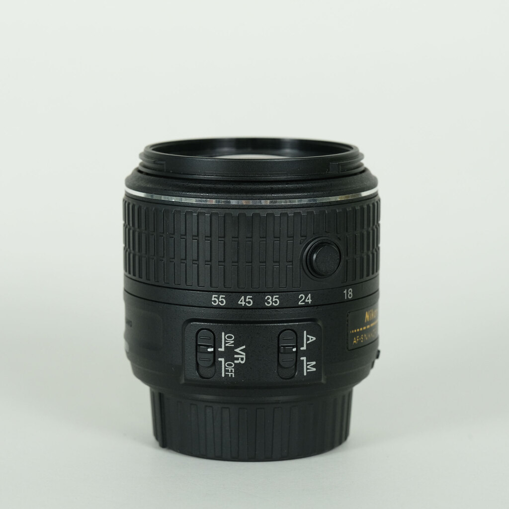 Nikon AF-S DX NIKKOR 18-55mm f3.5-5.6G VR IIの出品 | ONE SCENE