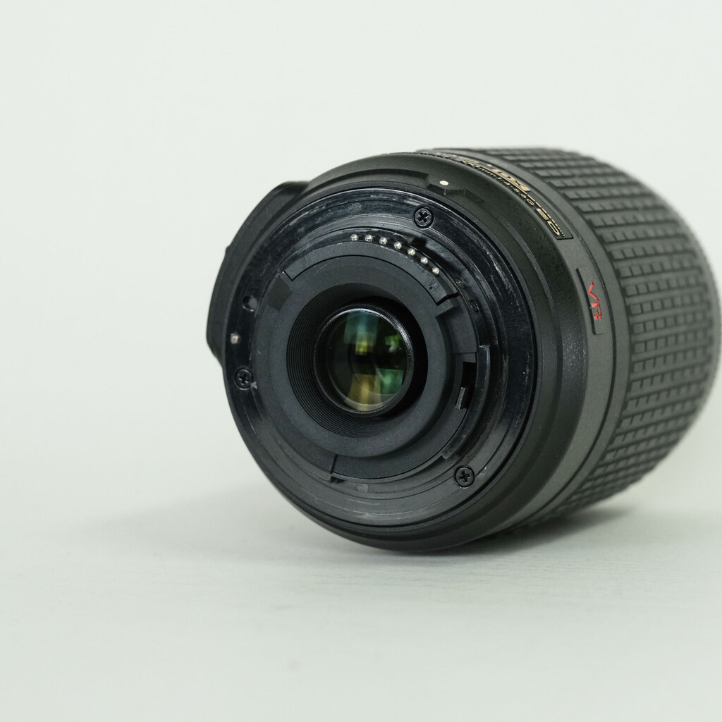 Nikon AF-S DX VR Zoom-Nikkor 55-200mm F4-5.6G IF-ED Nikon AF-S DX VR Zoom-Nikkor 55-200mm F4-5.6G IF-ED