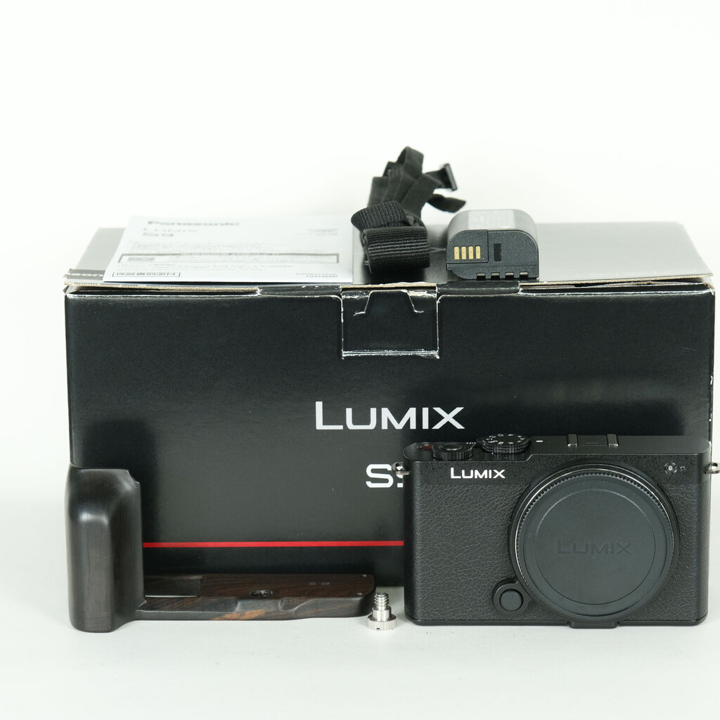 Panasonic LUMIX DC-S9