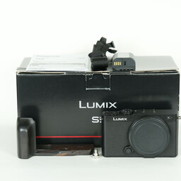 Panasonic LUMIX DC-S9