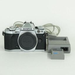 OLYMPUS OM-D E-M5 Mark II