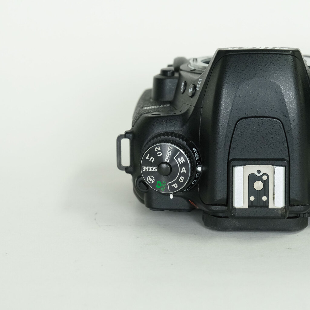 Nikon D7500