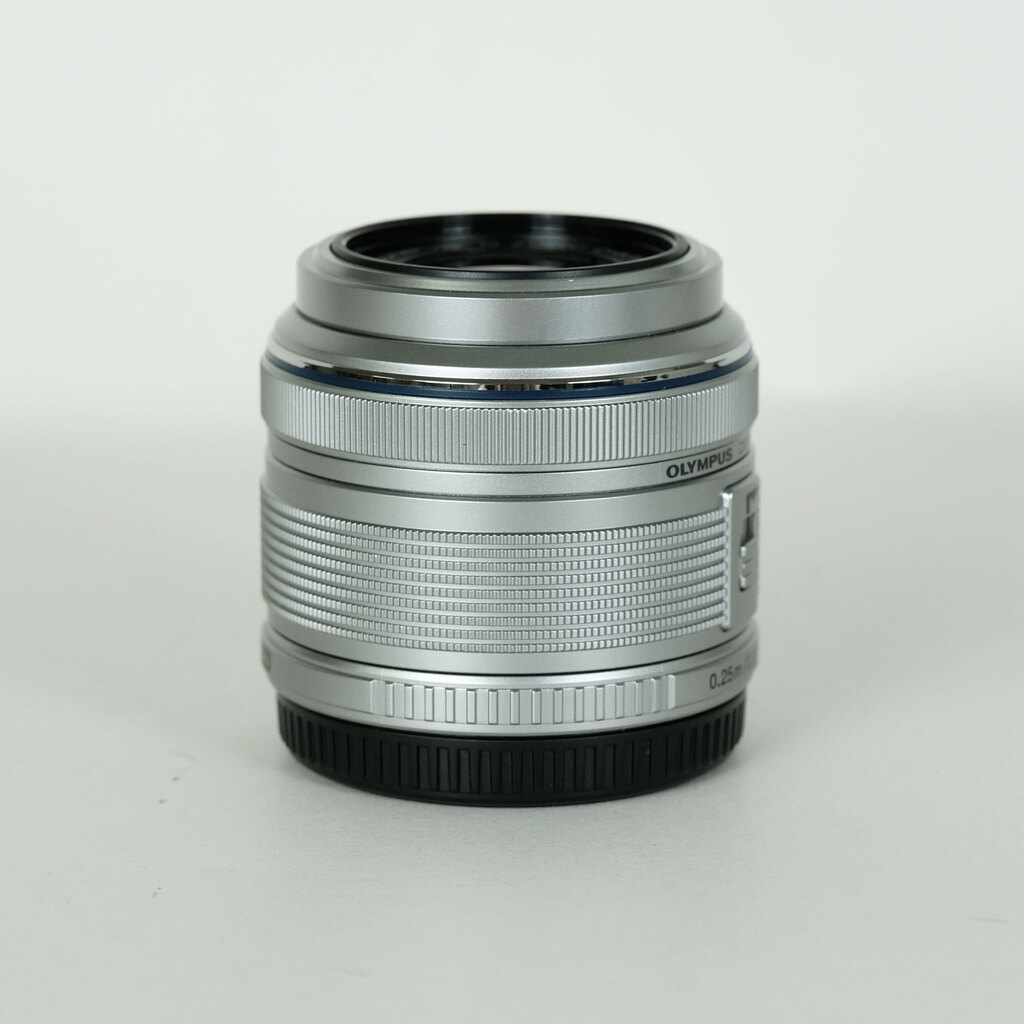 OLYMPUS M.ZUIKO DIGITAL 14-42mm F3.5-5.6IIR シルバー