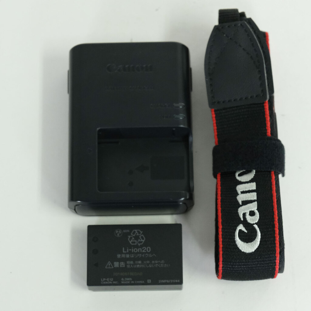 Canon EOS Kiss M Canon EOS Kiss M