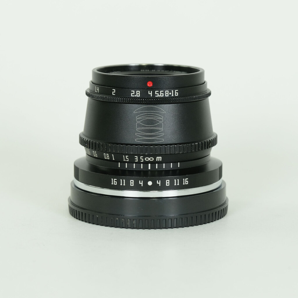 �������w TTArtisan 35mm F1.4 C (�\�j�[E�p) �V���o�[