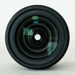 Panasonic LUMIX S 28-200mm F4-7.1 MACRO O.I.S.