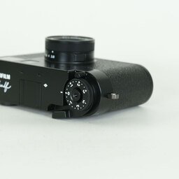 FUJIFILM X half X-HF1