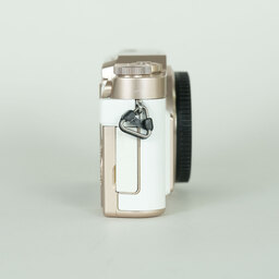 Panasonic LUMIX DC-GF10 ボディ ホワイト