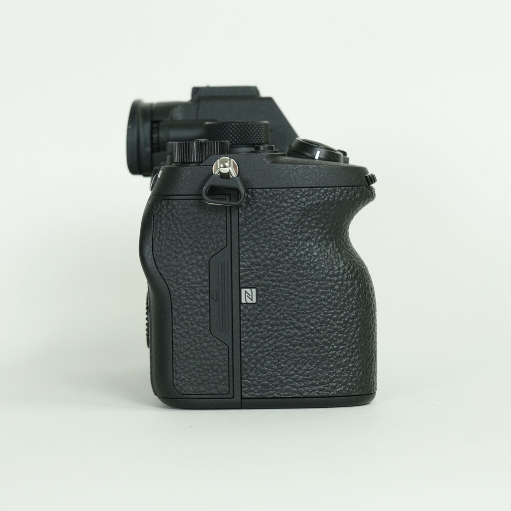 SONY α7RIV ボディ ILCE-7RM4A   【後期モデル 液晶下部にSONYロゴなし】