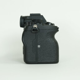SONY α7RIV ボディ ILCE-7RM4A   【後期モデル 液晶下部にSONYロゴなし】
