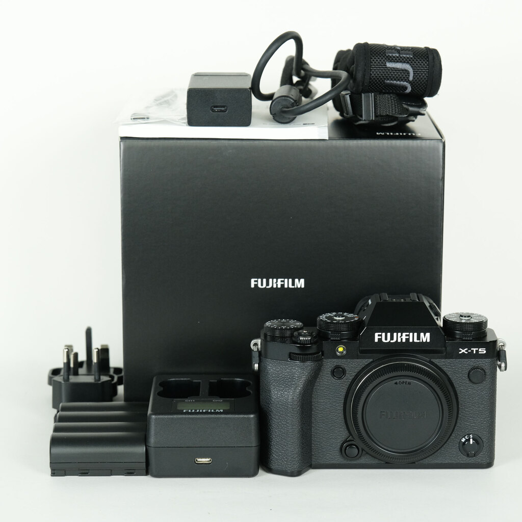 FUJIFILM X-T5 [�{�f�B �u���b�N]