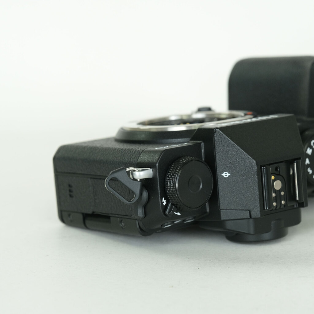 FUJIFILM X-S20