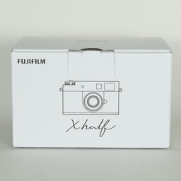 FUJIFILM X half X-HF1