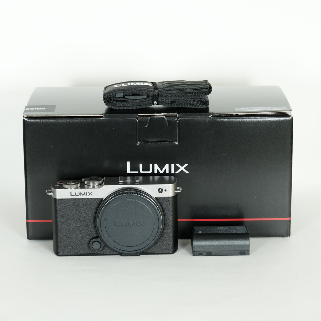 Panasonic LUMIX DC-S9