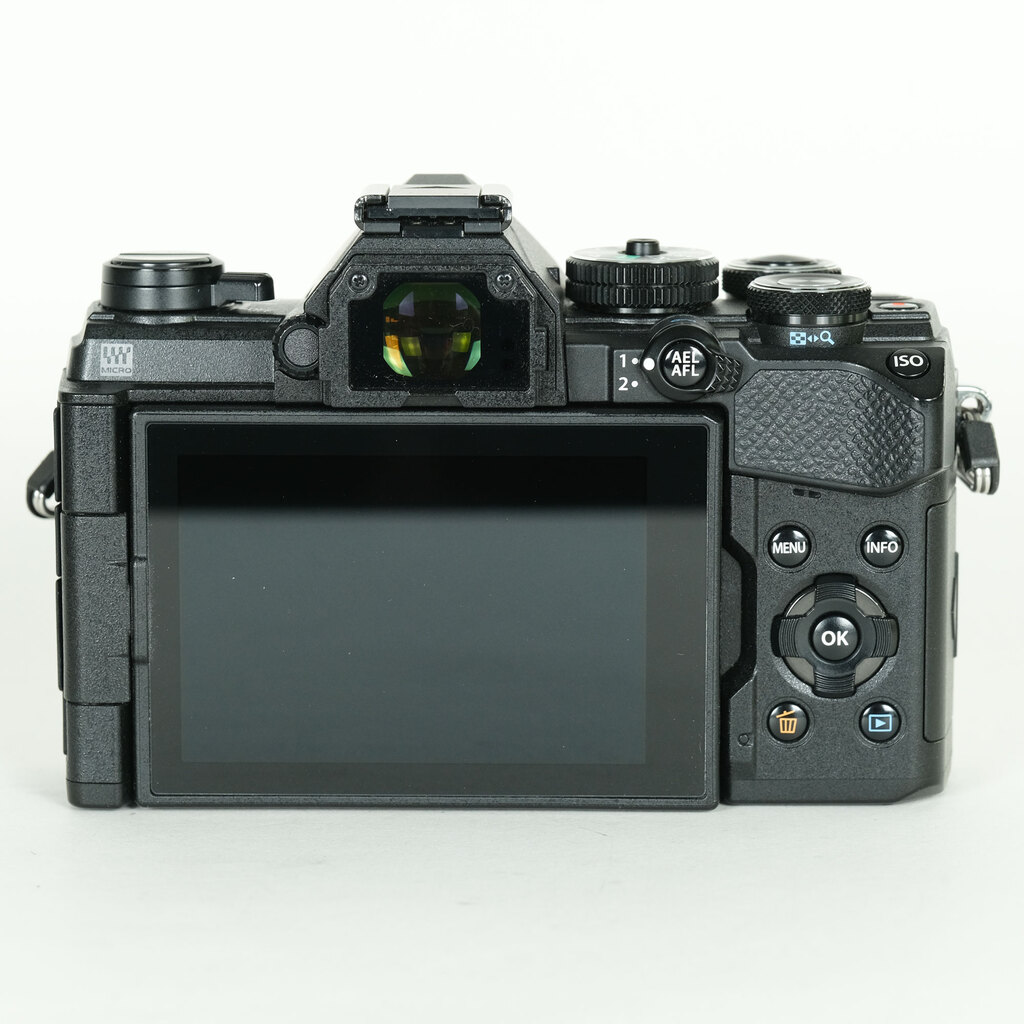 OLYMPUS OM-D E-M5 Mark III